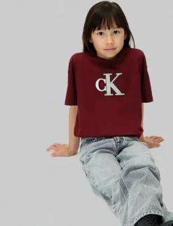 Barn Calvin Klein Överdelar|FESTIVE GRAPHIC SS T-SHIRT - Kortärmade