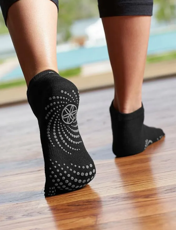 Gaiam GREY GRIPPY YOGA SOCKS - Yogastrumpor|Kvinnor Sportutrustning|Underkläder