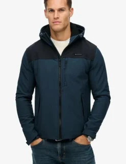 Superdry Sport Jackor|HOODED SOFTSHELL TECH TREKKER - Friluftsjacka