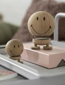 Hoptimist Smiley - Skulpturer & Porslinsfigurer| Dekorationsdetaljer