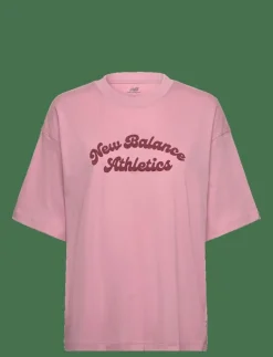 Kvinnor New Balance Toppar & T-Shirts|Linear Heritage Oversized T-Shirt - T-Shirts