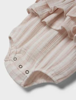 Barn Lil'Atelier Bodies|NBFFEMKE SS LOOSE SUIT LIL - Kortärmad body