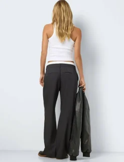 Kvinnor NOISY MAY Byxor|NMDAWN NW BOXER PANTS FWD - Raka byxor