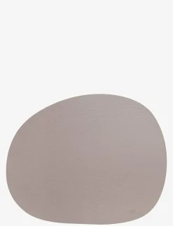 Aida RAW Buffalo - dækkeserviet 95% genbrugslæder dusty 1 stk 41x33,5 cm - Servering| Textilier