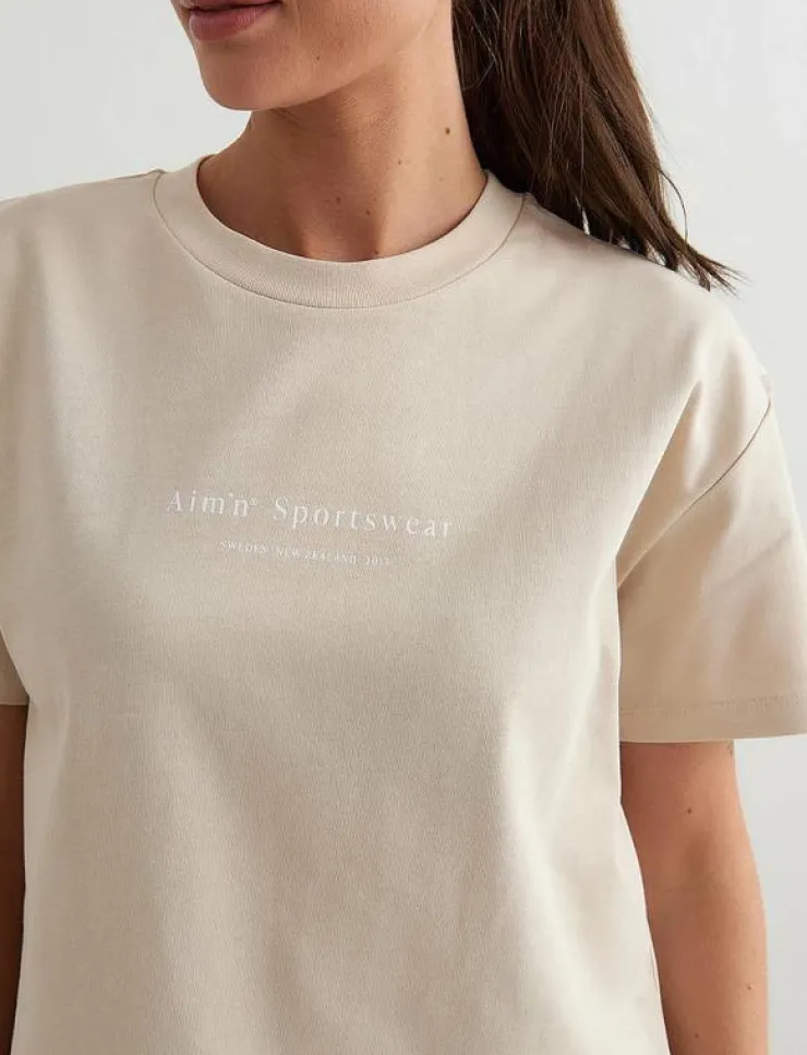 Kvinnor aim´n Toppar & T-Shirts|Serif Boxy T-Shirt - T-Shirts