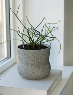 Mette Ditmer Krukor|STONE flowerpot - Krukor
