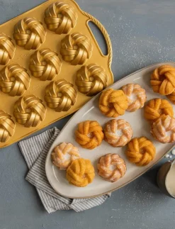 Nordic Ware 75th Anniversary Braided Mini Bundt® Pan - Bakformar| Baktillbehör